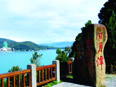 臺灣游專家3月29日、4月21日連續(xù)開行游臺灣送香港夕陽紅專列，組織近2000位爸媽走進(jìn)寶島臺灣，圓