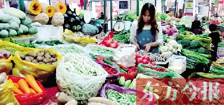 　　隨著氣溫升高，蔬菜供應(yīng)量增加，近期我省菜價(jià)呈現(xiàn)穩(wěn)中下降趨勢
