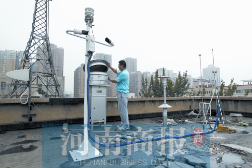 鄭州灰霾監(jiān)測站正在調(diào)試，預(yù)計(jì)9月將正式投入使用 記者 鄧萬里/攝