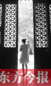 前日，鄭州市碧沙崗地下公共納涼點(diǎn)的入口