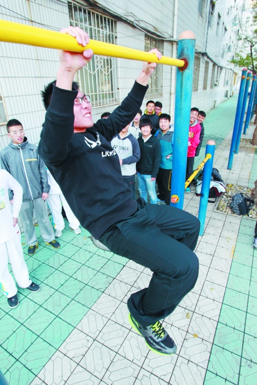 對于對外開放體育設(shè)施的學校，市民滿懷期待。