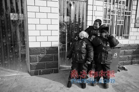 少不更事的孤兒被送往開封市福利院。