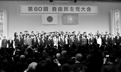 3月17日，日本自民黨黨員在東京出席自民黨年度大會(huì)。新華社發(fā)