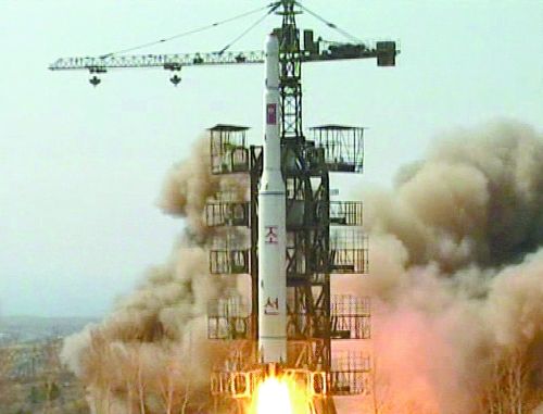 朝鮮KRT電視臺在2009年4月5日播放的朝鮮在咸鏡北道花臺郡舞水端里發(fā)射火箭的電視截圖。
