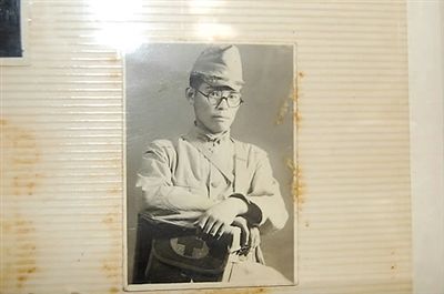 韓國(guó)媒體5月23日還公布了日本老兵松本正義當(dāng)年在軍隊(duì)服役的圖片。