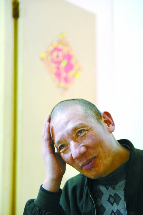 出看守所后,李懷亮的輕松表情越來(lái)越多。