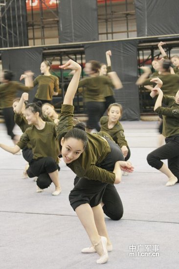 國(guó)防大學(xué)教授：文工團(tuán)被妖魔化 文藝兵有存在必要