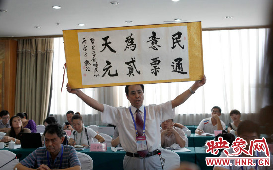 消費(fèi)者代表李祥表示支持2元通票 消費(fèi)者代表李祥表示支持2元通票