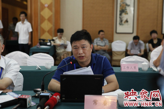 消費(fèi)者代表常春發(fā)言 消費(fèi)者代表常春發(fā)言