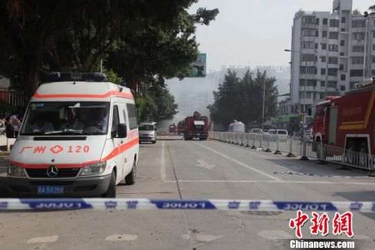 救護車現(xiàn)場待命?！「邩s權　攝