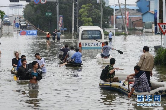 臺(tái)風(fēng)“菲特”造成浙江余姚市城區(qū)大面積被淹，城市交通基本癱瘓，部分區(qū)域停電停水。