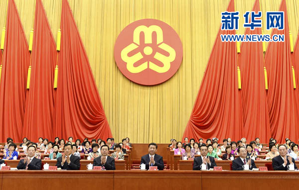 習近平、李克強、張德江、俞正聲、劉云山、王岐山、張高麗等在主席臺就座，祝賀大會召開。