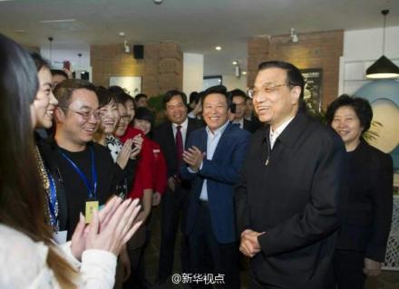 27日上午李克強到天津濱海新區(qū)考察。