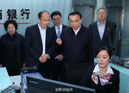 27日上午李克強到天津濱海新區(qū)考察。