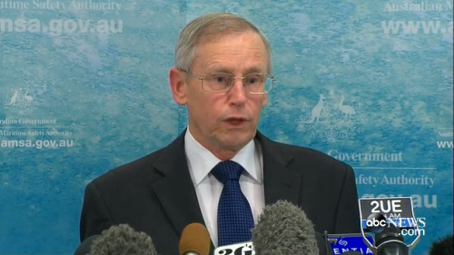 澳大利亞海事局官員正在介紹關(guān)于馬航失聯(lián)客機(jī)的搜索情況。