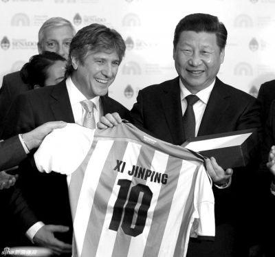 　獲贈10號球衣。