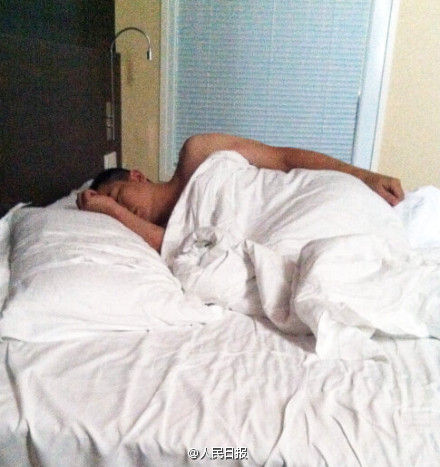 網(wǎng)傳吳春明的床照。