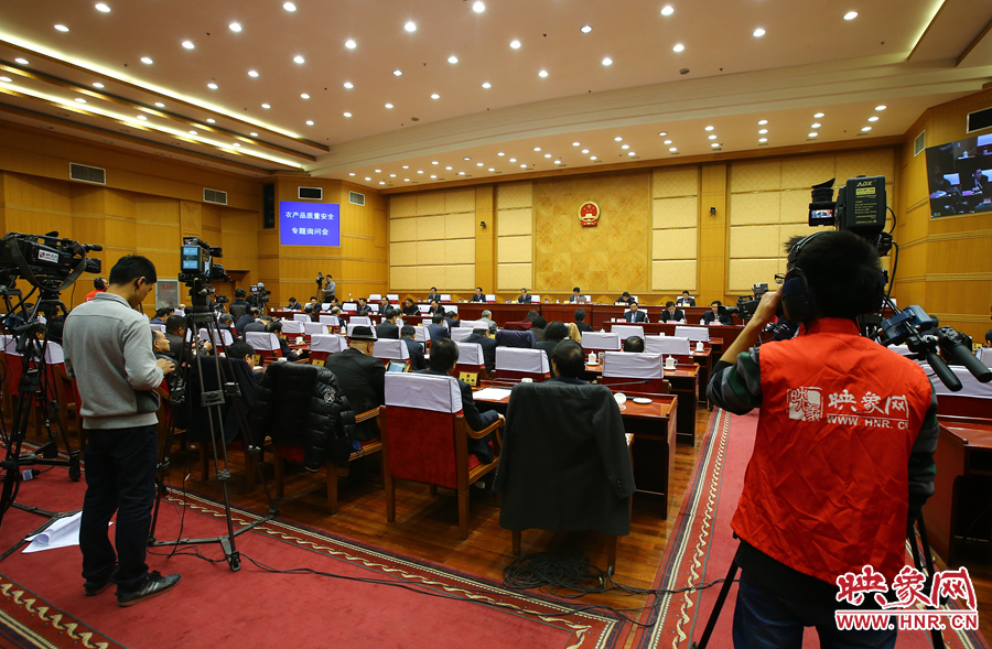 映象網(wǎng)對專題詢問會進行全程直播。