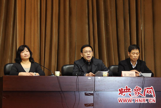 第二組競(jìng)聘團(tuán)隊(duì)，胡士才（中）朱金星（右）趙瑞瑩（左）。