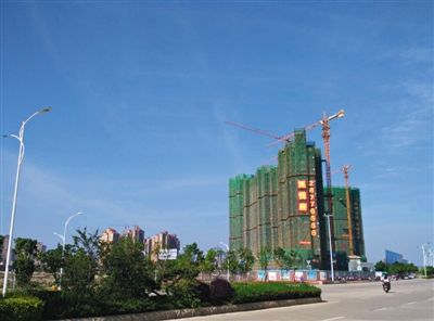 泉州東海片區(qū)海悅府地產項目。該項目開發(fā)公司董事蔡俊偉于春節(jié)前被帶走調查。