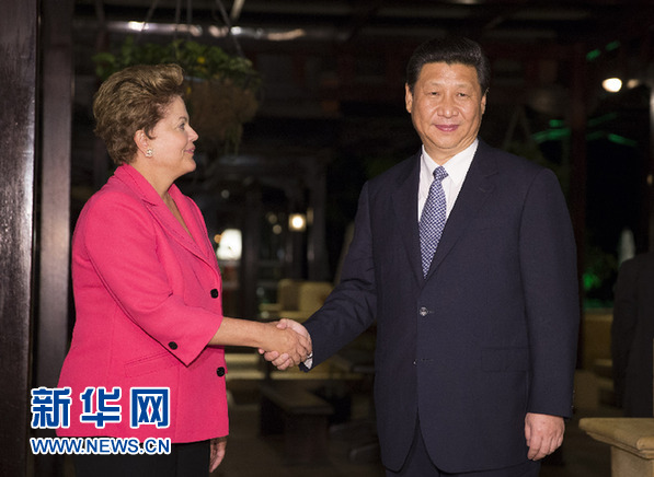 3月27日，國家主席習(xí)近平在南非德班會(huì)見巴西總統(tǒng)羅塞夫。新華社記者 蘭紅光 攝