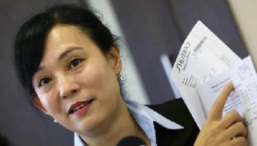 翁靜晶11月16日召開記者會交代定慧寺賬目詳情。