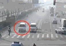 地面鋼絲繩致汽車(chē)騰空而起 網(wǎng)友:萬(wàn)磁王來(lái)了(圖)