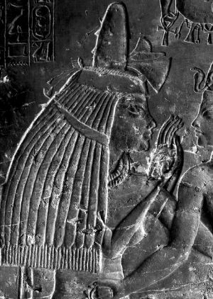 墓中壁畫顯示，馬婭把年幼的圖坦卡蒙抱在膝上。