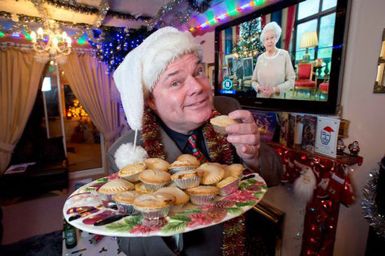 病態(tài)！英男子連續(xù)22年每日過圣誕耗資2千萬元