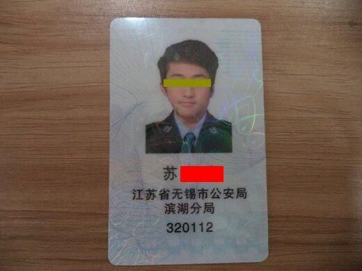 男子制作假經(jīng)查證在酒吧執(zhí)法。