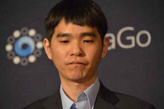 李世石賽后一臉無(wú)奈。