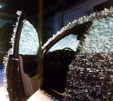 驚！車(chē)主用玻璃渣改裝瑪莎拉蒂