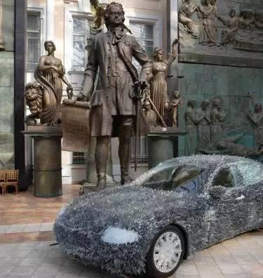 驚！車(chē)主用玻璃渣改裝瑪莎拉蒂