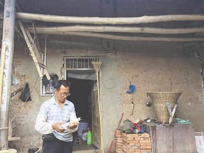 徐某父親說起兒子偷渡的事情，有些難以開口。