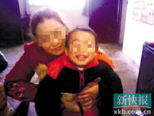 程女士生前和小孩開心玩耍。家屬供圖