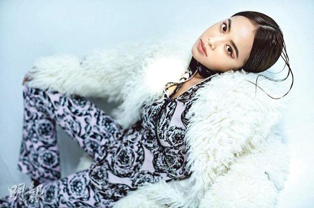 蔡依林的新歌高唱要勇敢做自己，沒(méi)想到MV卻鬧出風(fēng)波。