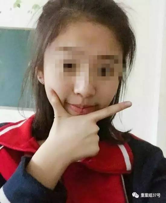 17歲高中男生教室里掐死女同學(xué)，被訴故意殺人和強(qiáng)奸