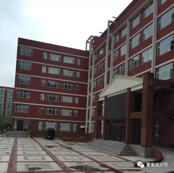 17歲高中男生教室里掐死女同學(xué)，被訴故意殺人和強(qiáng)奸