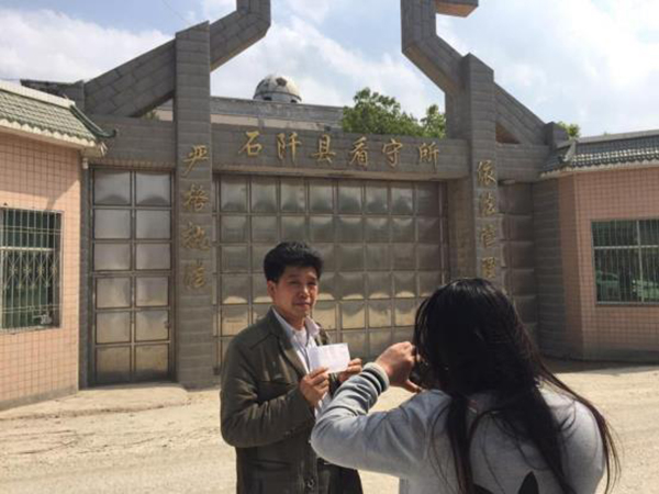 陳全松父親給看守所中的兒子交生活費(fèi)。