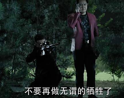 《人民的名義》原著小說有這么一段：趙瑞龍要找殺手殺了侯亮平，結果趙瑞龍的三姐發(fā)話：侯亮平要是死了趙瑞龍也要死!這就說明了大boss趙立春沒把握在侯死后的各方反應中護住兒子趙瑞龍，因此，這就告訴了讀者，侯亮平的背景絕對不比趙立春差!