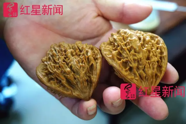 文玩核桃遇冷由幾萬(wàn)一對(duì)降到5元沒(méi)人要？商戶否認(rèn)