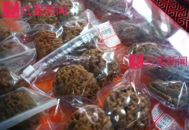 文玩核桃遇冷由幾萬(wàn)一對(duì)降到5元沒(méi)人要？商戶否認(rèn)