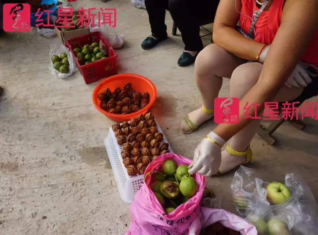 文玩核桃遇冷由幾萬(wàn)一對(duì)降到5元沒(méi)人要？商戶否認(rèn)