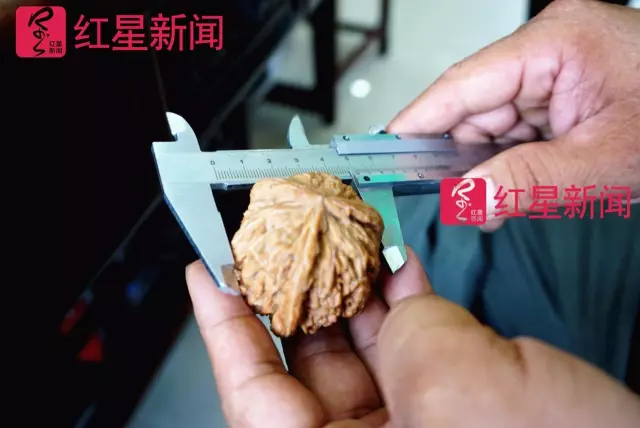 文玩核桃遇冷由幾萬(wàn)一對(duì)降到5元沒(méi)人要？商戶否認(rèn)