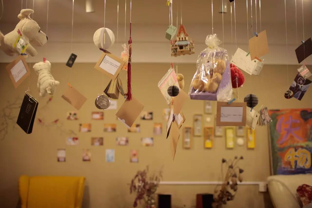 ▲失戀博物館里展示的失戀物品。