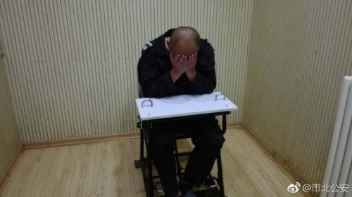  打人男子。圖片來(lái)源：青島市公安局市北分局官方微博