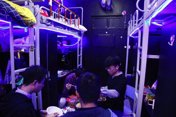 用人臉識別的技術，防火防盜防宿管。宿管一來，就可以自動發(fā)起警報