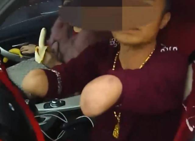 無牌寶馬高速狂飆超速93% 警察截停發(fā)現司機沒有手