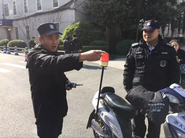 23歲IT男大學(xué)門(mén)口沒(méi)了心跳 保安飆車送醫(yī)生