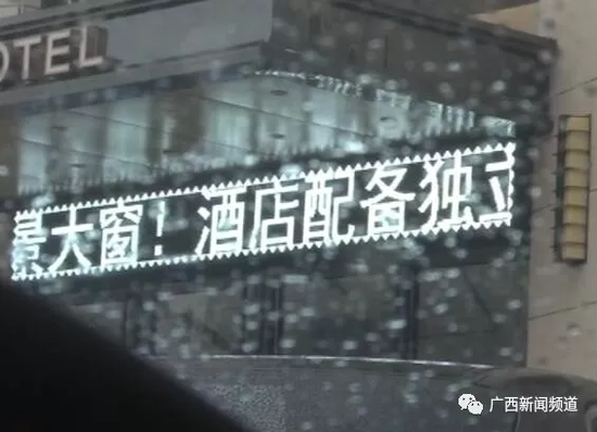 于是，民警將這一情況匯報(bào)給指揮中心，請(qǐng)求120醫(yī)護(hù)人員到達(dá)現(xiàn)場(chǎng)急救。